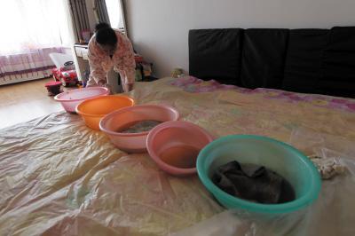 阳春楼上漏水，住户失联，小区没物管，业主维权难！律师来支招……